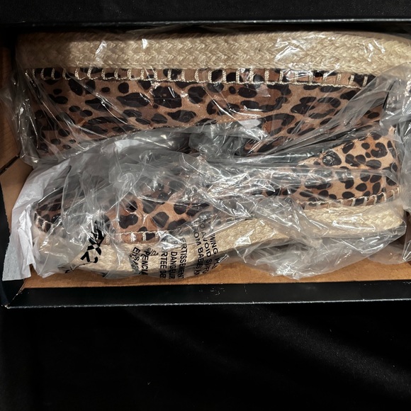 Dr Scholls women’s slip on Leopard canvas shoes 7.5 new with tags in box! Nice! - Picture 8 of 8